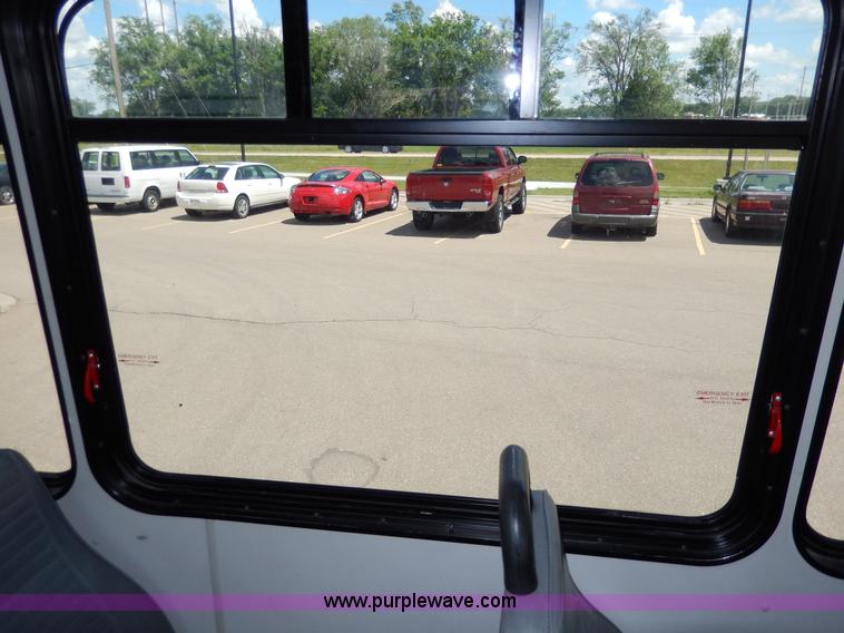 image for item H3060 2007 Chevrolet Express shuttle bus