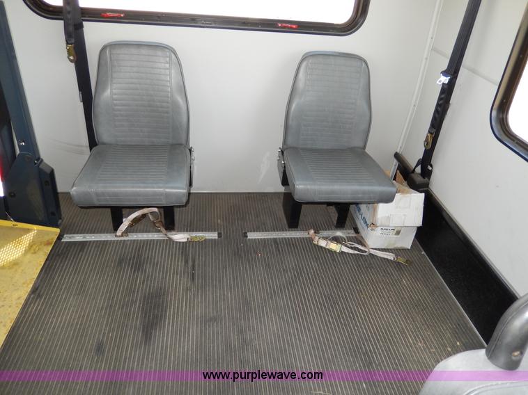 image for item H3060 2007 Chevrolet Express shuttle bus