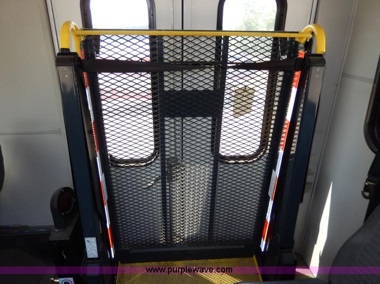 image for item H3060 2007 Chevrolet Express shuttle bus