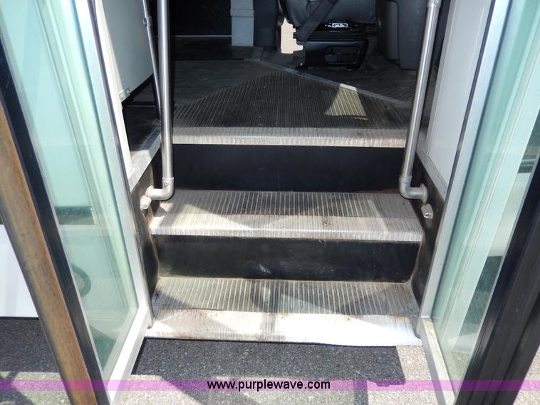 image for item H3060 2007 Chevrolet Express shuttle bus