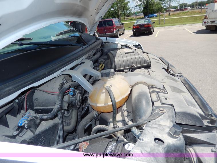 image for item H3060 2007 Chevrolet Express shuttle bus