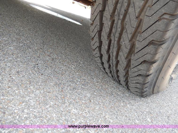 image for item H3060 2007 Chevrolet Express shuttle bus