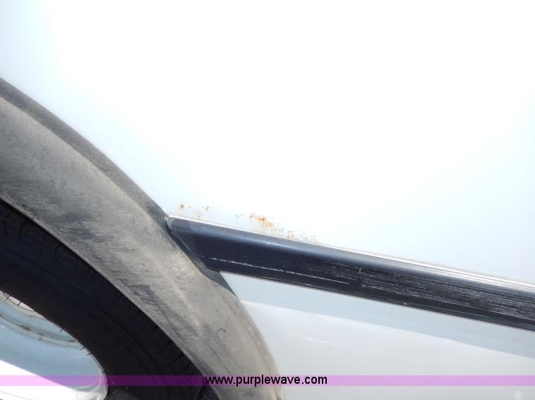 image for item H3060 2007 Chevrolet Express shuttle bus