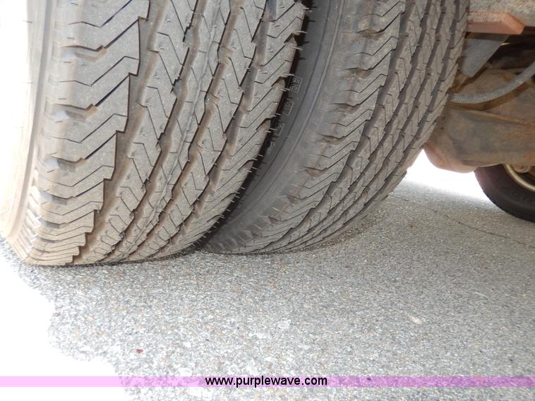 image for item H3060 2007 Chevrolet Express shuttle bus