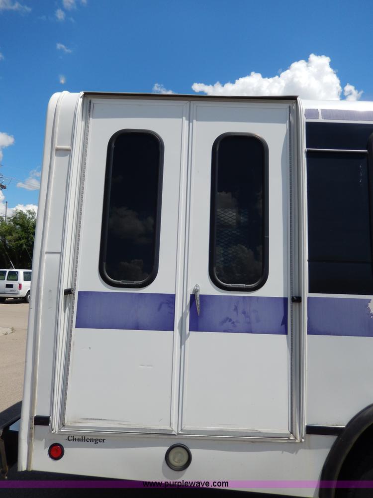 image for item H3060 2007 Chevrolet Express shuttle bus