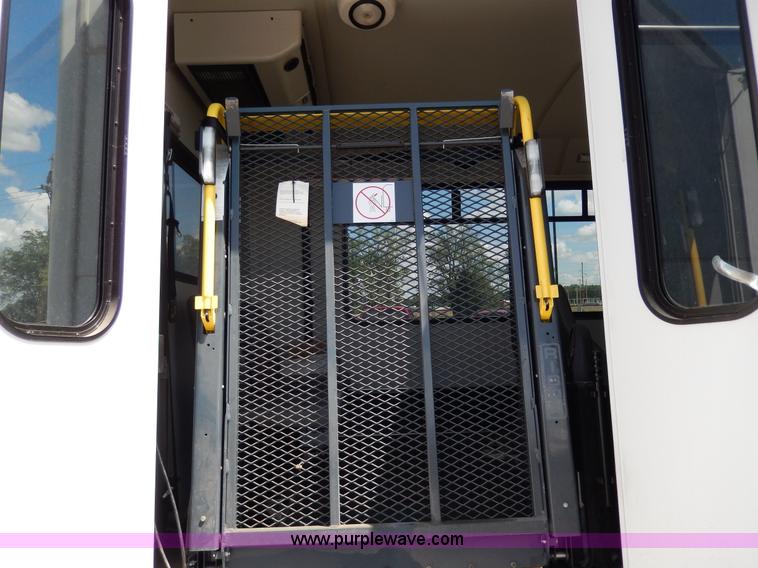 image for item H3060 2007 Chevrolet Express shuttle bus