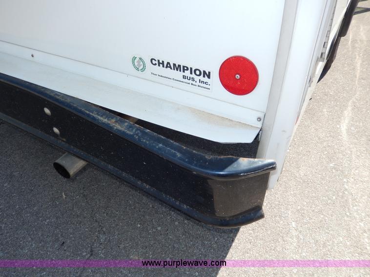 image for item H3060 2007 Chevrolet Express shuttle bus