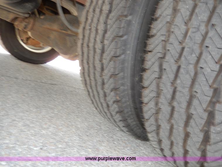 image for item H3060 2007 Chevrolet Express shuttle bus