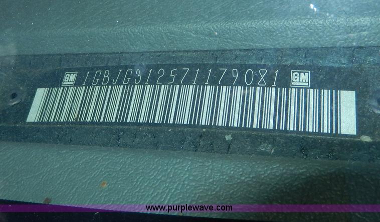 image for item H3060 2007 Chevrolet Express shuttle bus