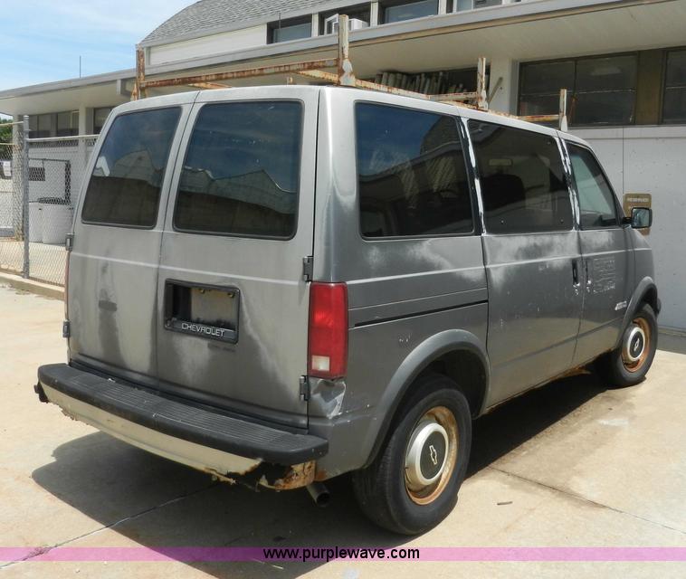 image for item H3077 1989 Chevrolet Astro van
