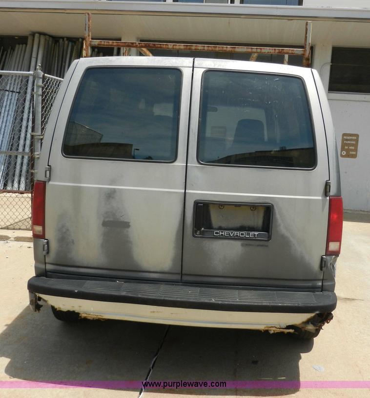 image for item H3077 1989 Chevrolet Astro van