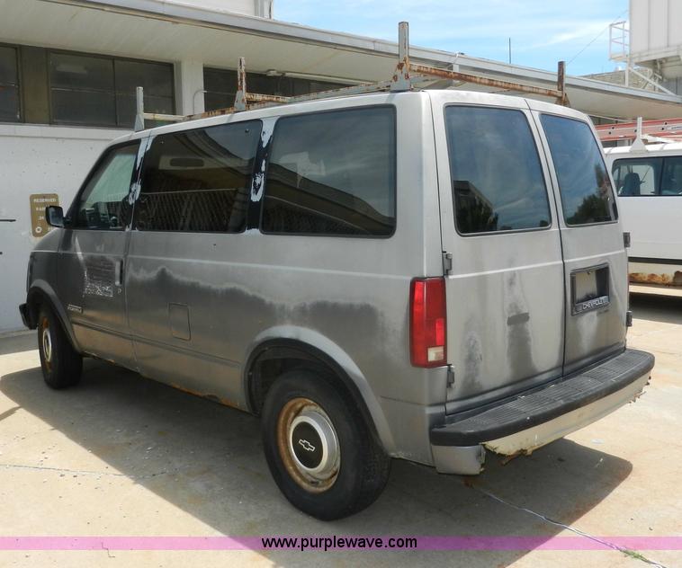 image for item H3077 1989 Chevrolet Astro van