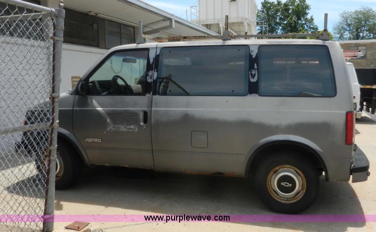 image for item H3077 1989 Chevrolet Astro van