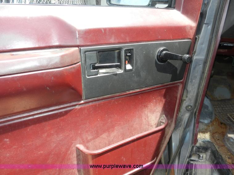 image for item H3077 1989 Chevrolet Astro van