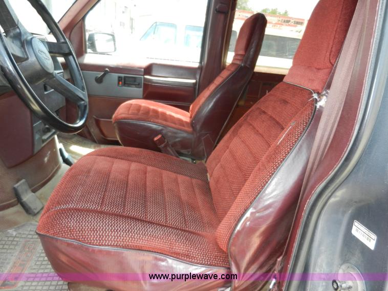 image for item H3077 1989 Chevrolet Astro van