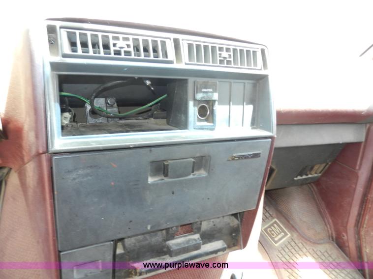 image for item H3077 1989 Chevrolet Astro van