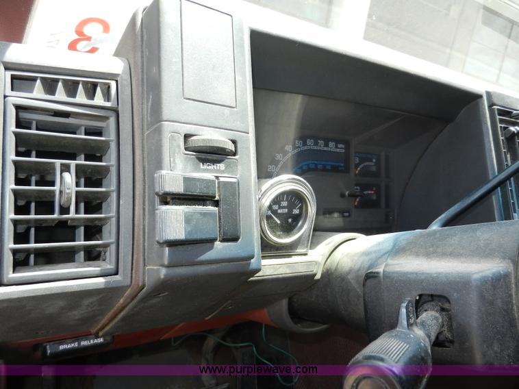 image for item H3077 1989 Chevrolet Astro van