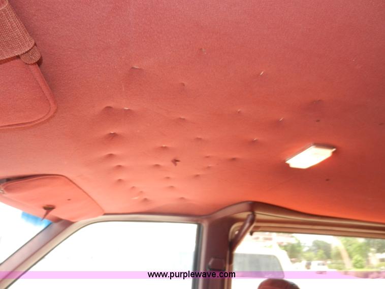 image for item H3077 1989 Chevrolet Astro van