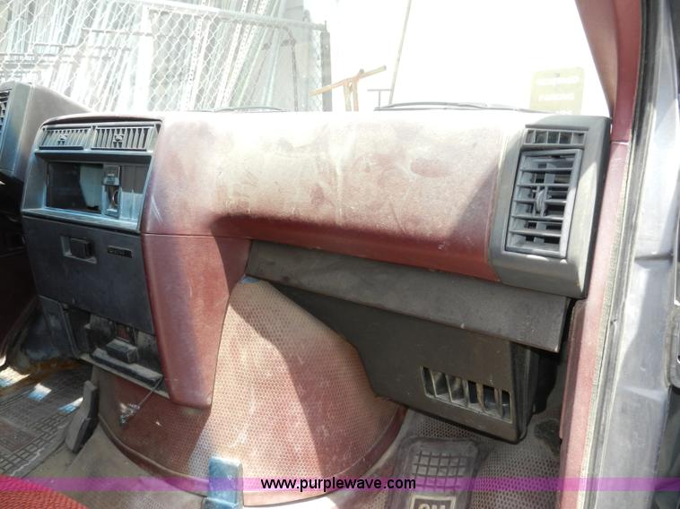 image for item H3077 1989 Chevrolet Astro van