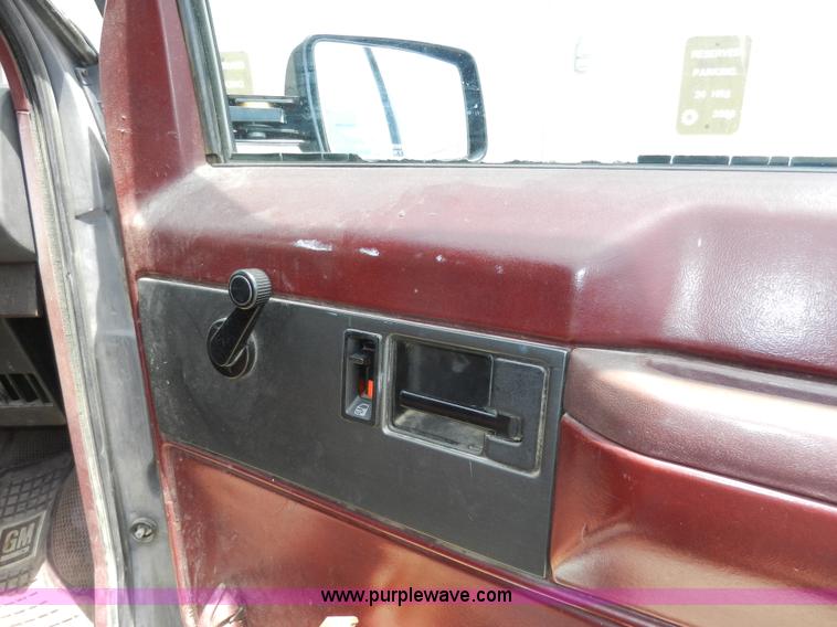 image for item H3077 1989 Chevrolet Astro van