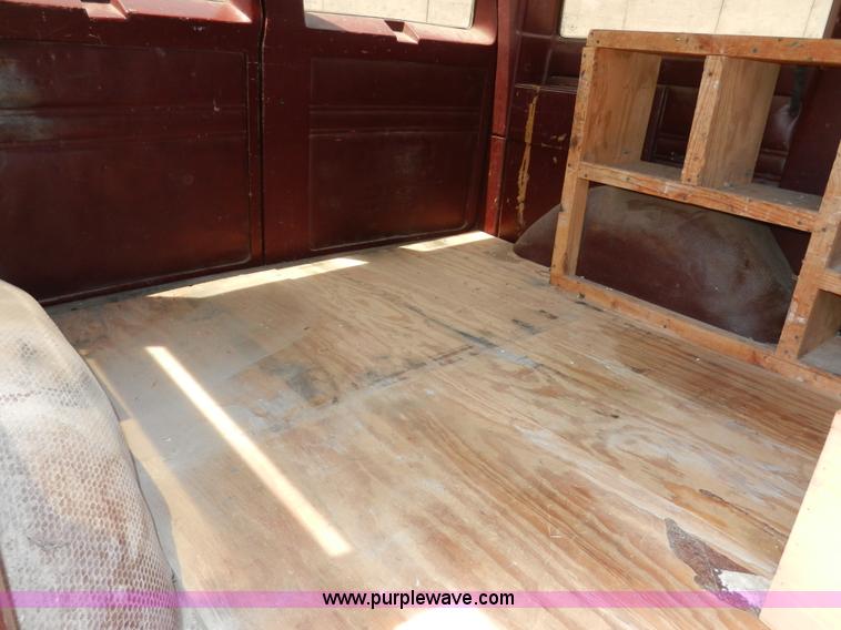 image for item H3077 1989 Chevrolet Astro van