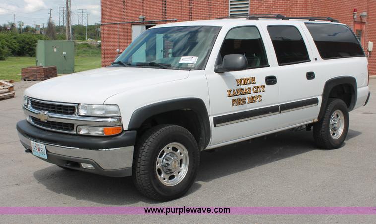 image for item H3590 2002 Chevrolet Suburban 2500 SUV