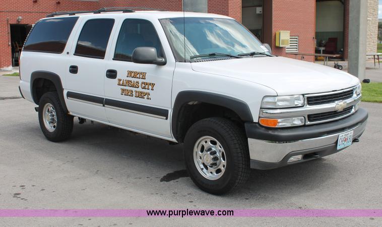 image for item H3590 2002 Chevrolet Suburban 2500 SUV