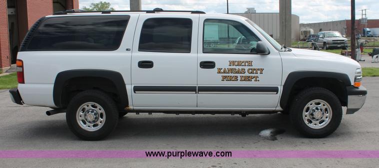 image for item H3590 2002 Chevrolet Suburban 2500 SUV