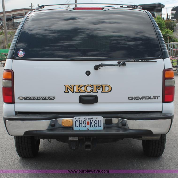 image for item H3590 2002 Chevrolet Suburban 2500 SUV