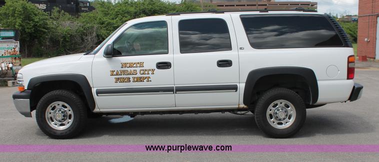image for item H3590 2002 Chevrolet Suburban 2500 SUV