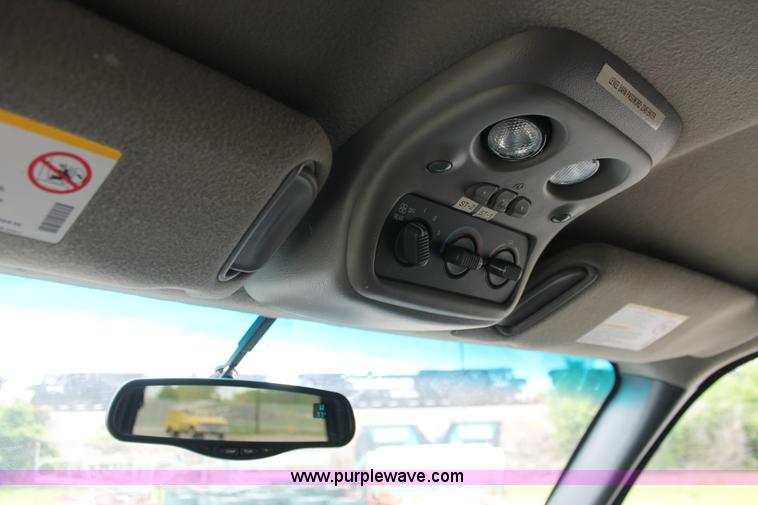 image for item H3590 2002 Chevrolet Suburban 2500 SUV