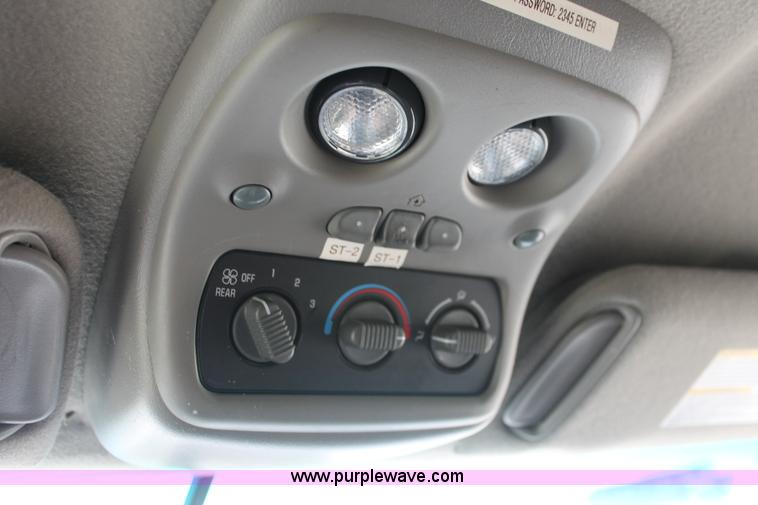 image for item H3590 2002 Chevrolet Suburban 2500 SUV