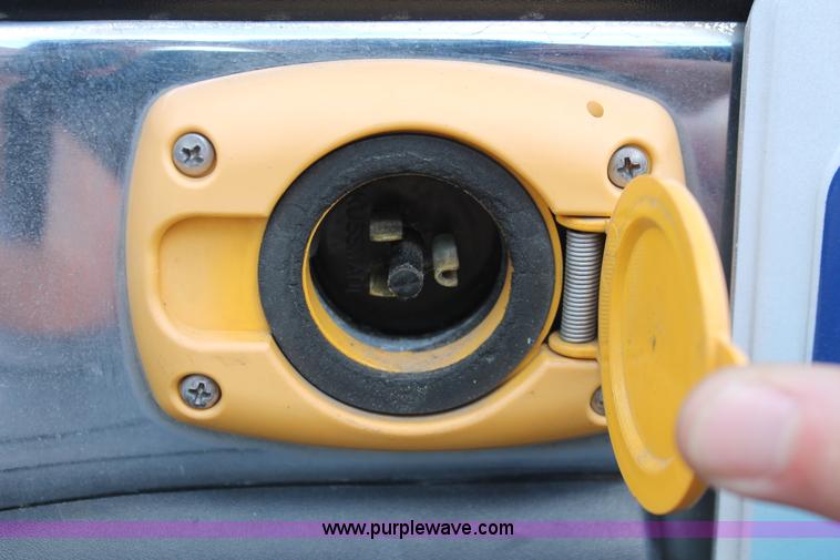 image for item H3590 2002 Chevrolet Suburban 2500 SUV