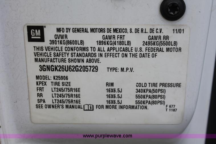 image for item H3590 2002 Chevrolet Suburban 2500 SUV