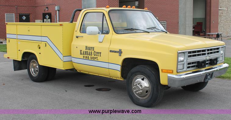 image for item H3591 1986 Chevrolet C30 Custom Deluxe utility truck