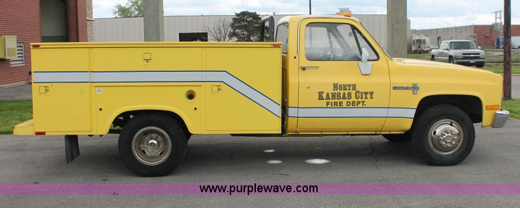 image for item H3591 1986 Chevrolet C30 Custom Deluxe utility truck