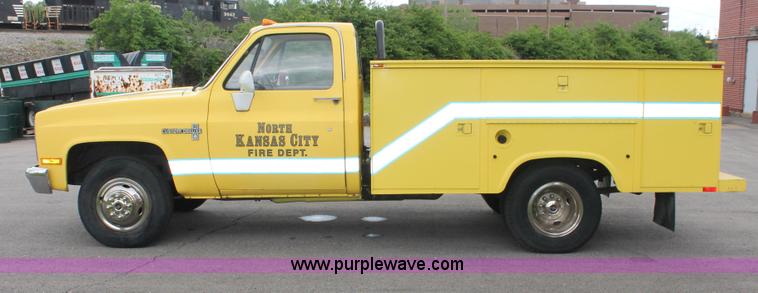 image for item H3591 1986 Chevrolet C30 Custom Deluxe utility truck