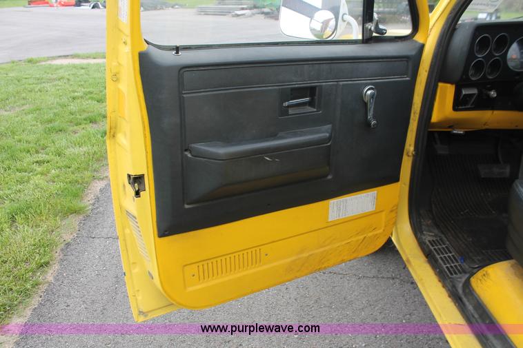 image for item H3591 1986 Chevrolet C30 Custom Deluxe utility truck