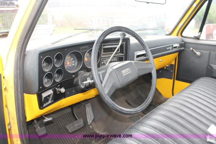 image for item H3591 1986 Chevrolet C30 Custom Deluxe utility truck