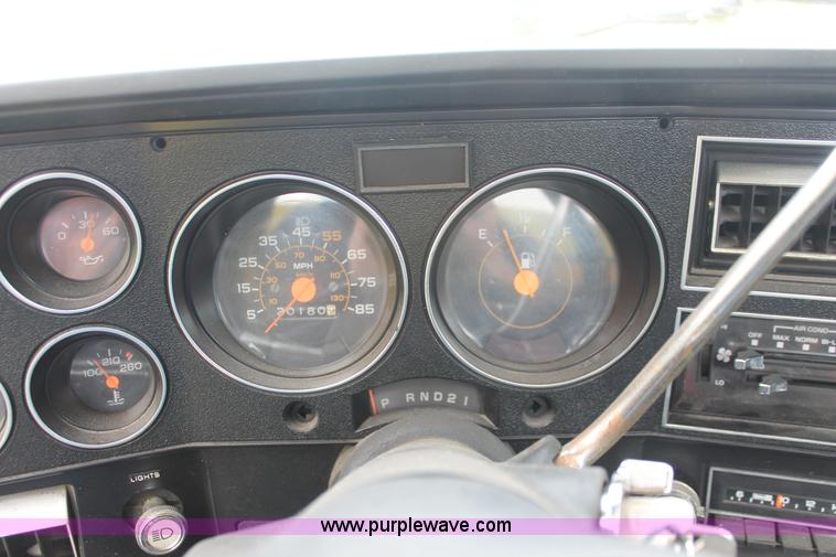 image for item H3591 1986 Chevrolet C30 Custom Deluxe utility truck