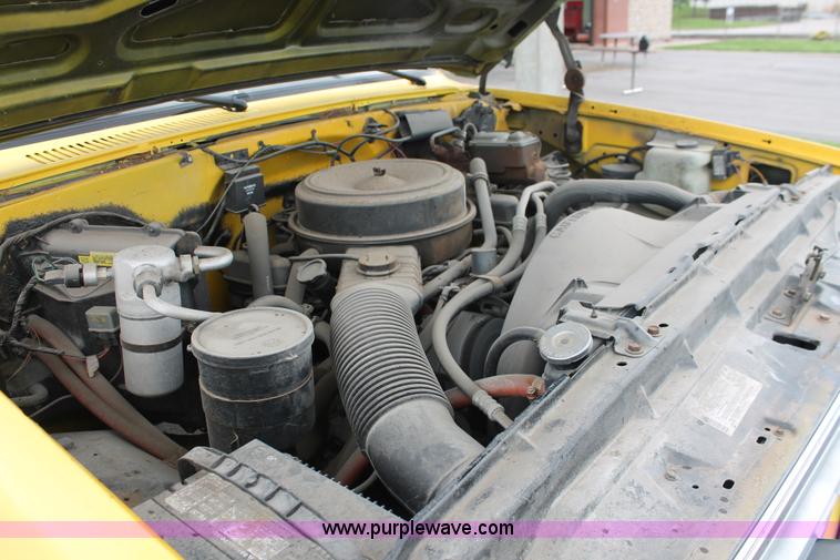 image for item H3591 1986 Chevrolet C30 Custom Deluxe utility truck