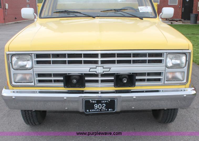 image for item H3591 1986 Chevrolet C30 Custom Deluxe utility truck