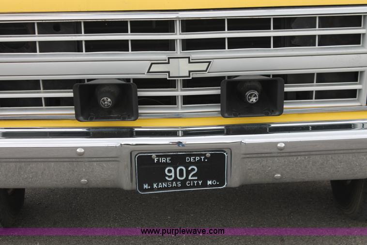 image for item H3591 1986 Chevrolet C30 Custom Deluxe utility truck