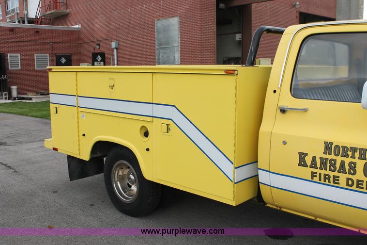 image for item H3591 1986 Chevrolet C30 Custom Deluxe utility truck