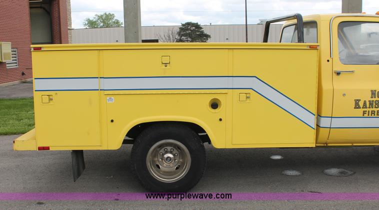 image for item H3591 1986 Chevrolet C30 Custom Deluxe utility truck