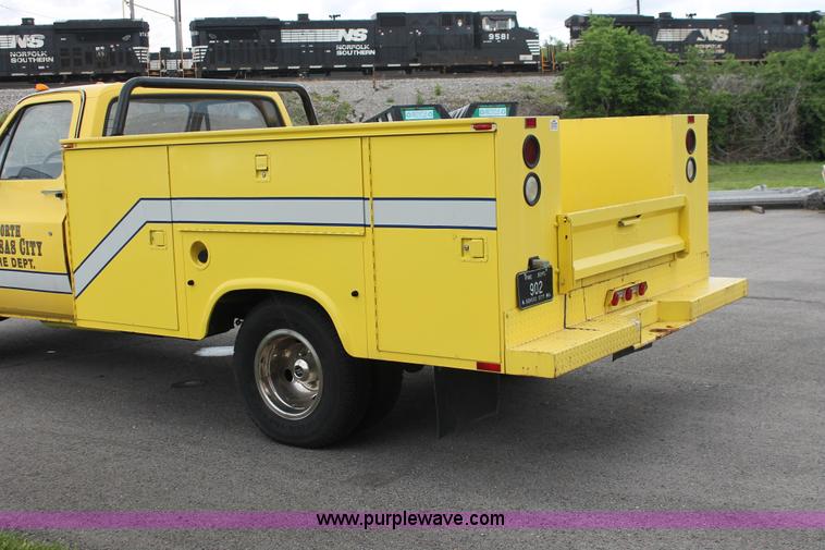 image for item H3591 1986 Chevrolet C30 Custom Deluxe utility truck