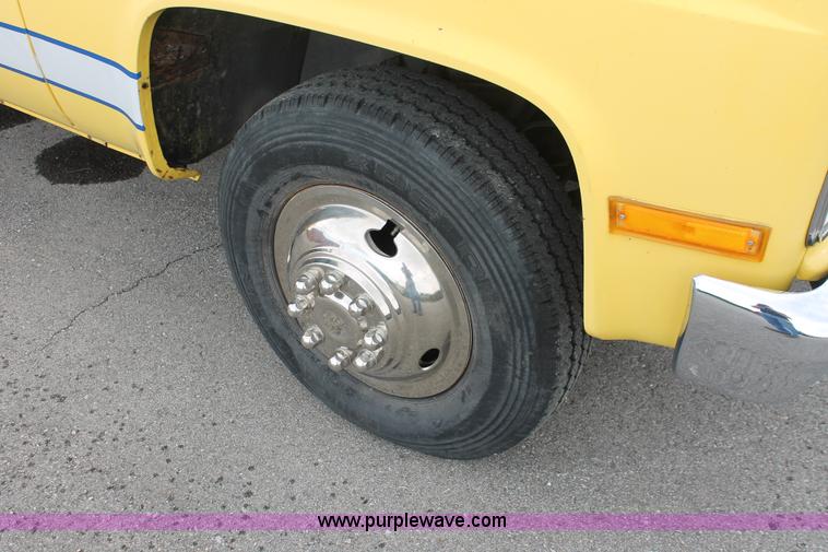 image for item H3591 1986 Chevrolet C30 Custom Deluxe utility truck