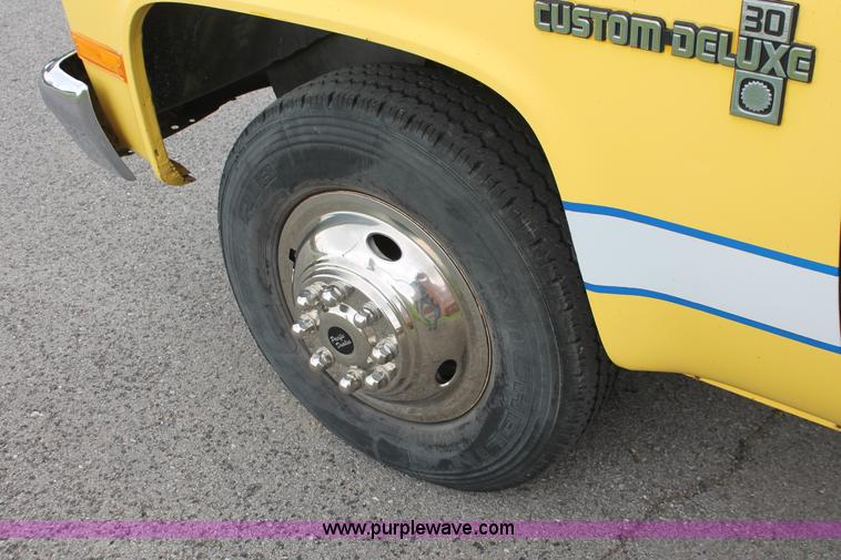 image for item H3591 1986 Chevrolet C30 Custom Deluxe utility truck