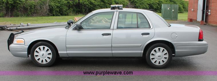 image for item H3592 2009 Ford Crown Victoria Police Interceptor