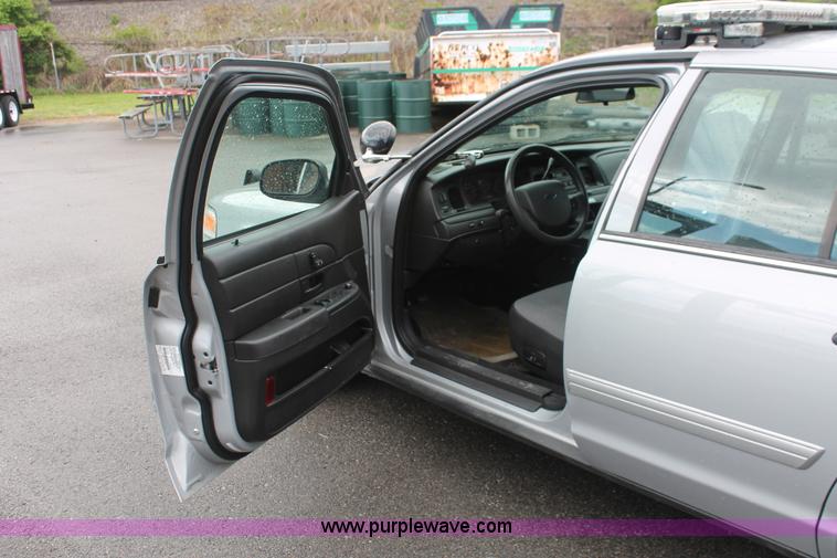 image for item H3592 2009 Ford Crown Victoria Police Interceptor